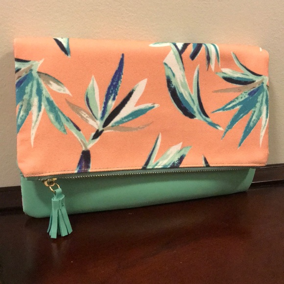 Palm Clutch - Picture 1 of 2